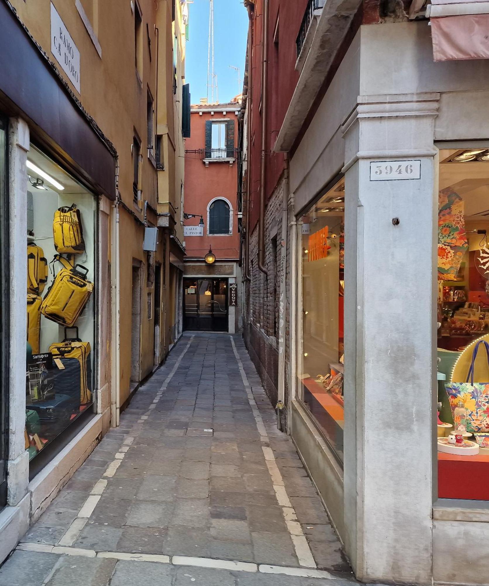 Veneziacentopercento La Forcola Apartment, Next To Rialto Bridge Dış mekan fotoğraf